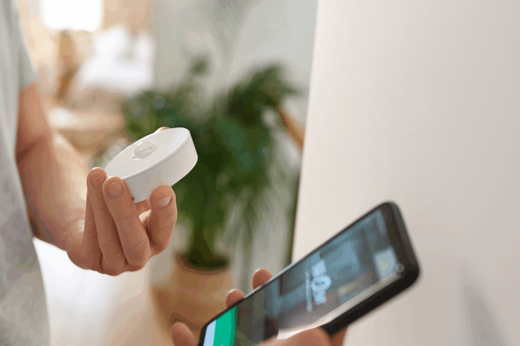 Détecteur de mouvement Schneider Wiser connecté à l'application mobile